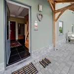 Green Hillside Apartment-Petit Wilogne Lägenhet