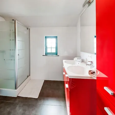 Comfortable And Spacious With Cosy Terrace And Fabulous View شقة