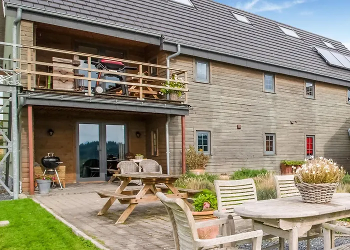 Green Hillside Apartment-Petit Wilogne