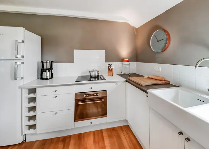 Green Hillside Apartment-Petit Wilogne